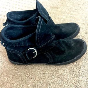 UGG Black short boots with fringe